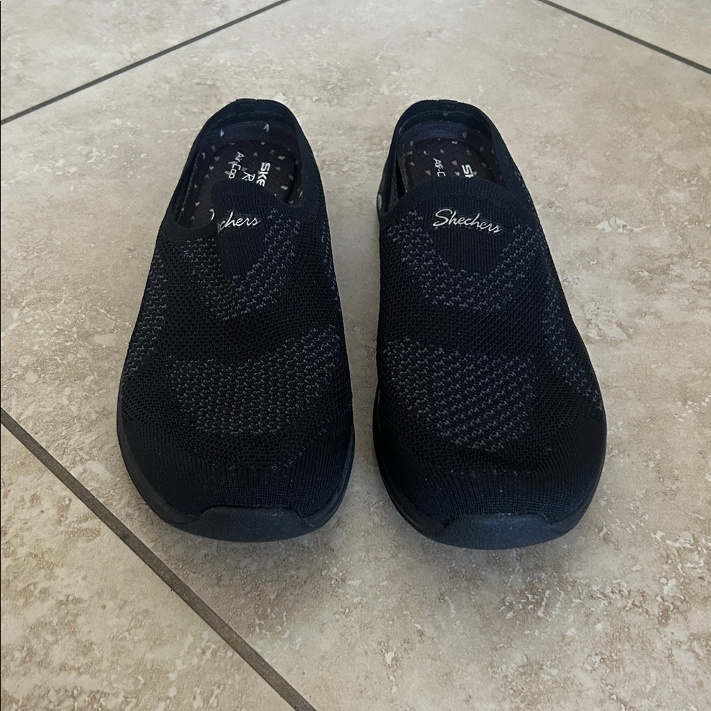 Women’s Skechers Black Slip-On Knit Walking Shoes Size 8.5 - Picture 5 of 6